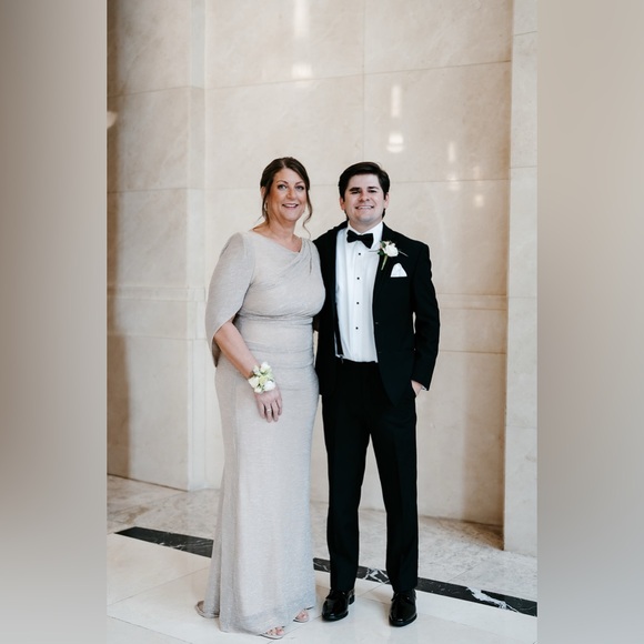 Betsy & Adam Dresses & Skirts - Elegant Gold Shimmer Evening Gown